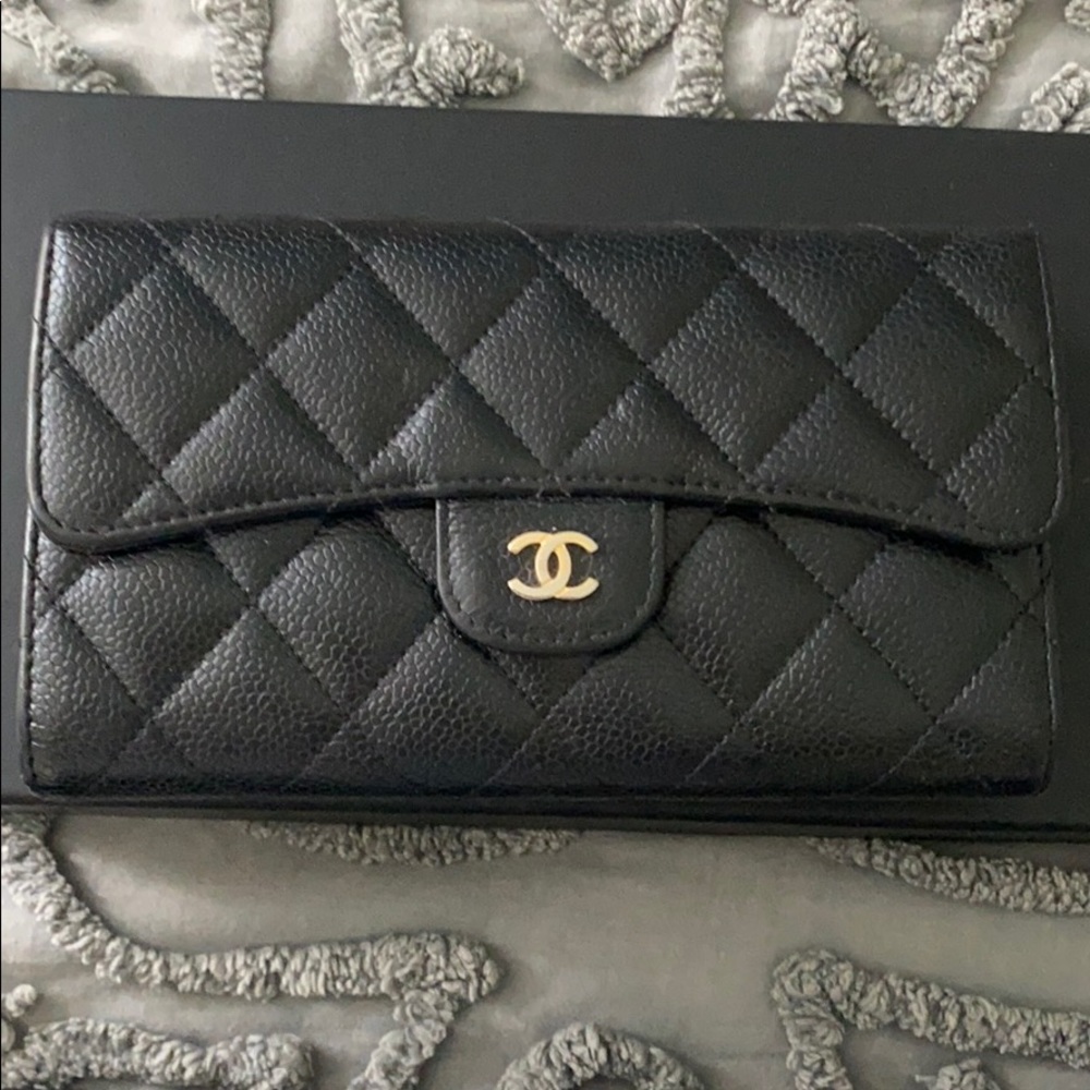 Chanel caviar flap wallet